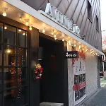 Avenue 162 Hotel