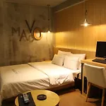 Avenue 162 Hotel