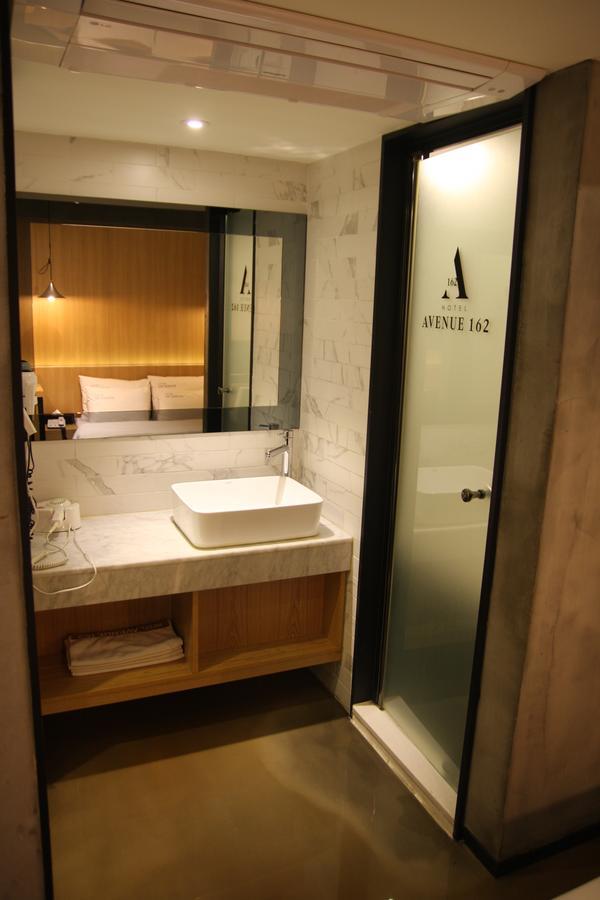 Avenue 162 Hotel